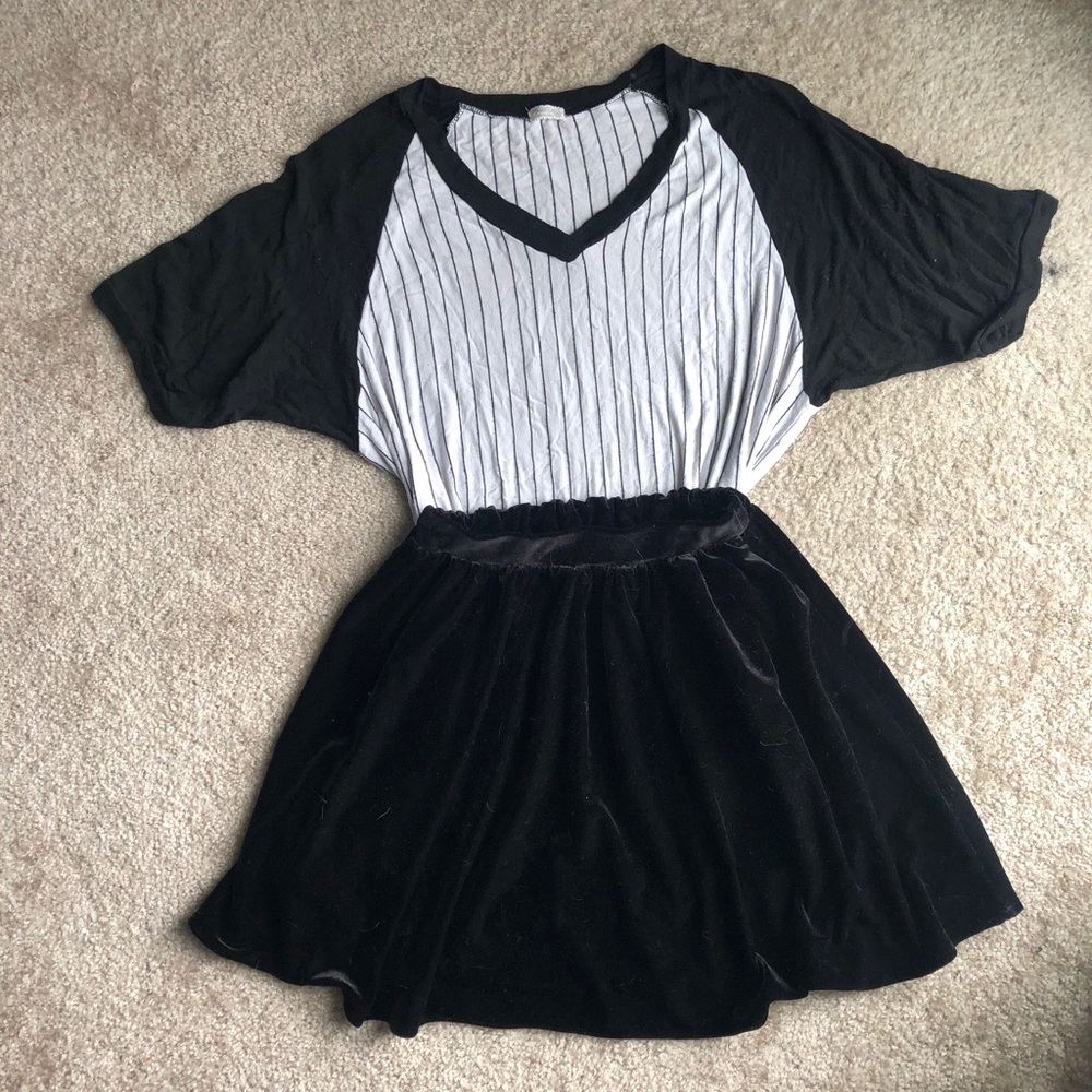AA black velvet skater skirt size small